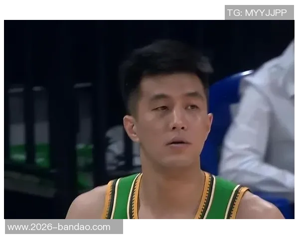 郭艾伦调侃徐昕加班责任引发队内欢笑气氛愈加融洽