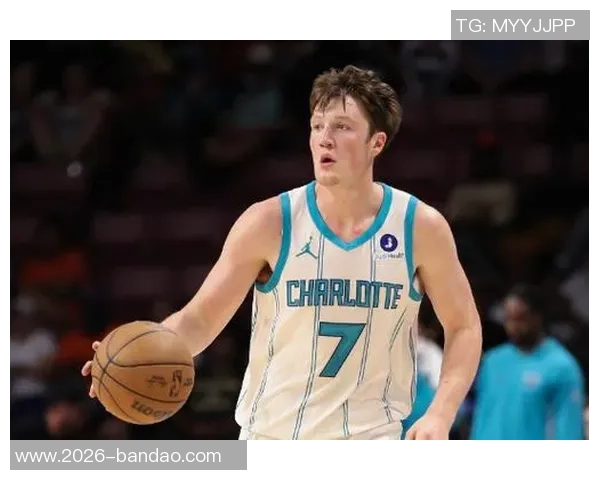 克尼佩尔半场表现亮眼9投5中贡献12分2板4助攻三分球命中率高达50